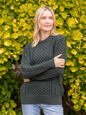 army_green_aran_sweater_lady_4_a7bf524f-cd50-4b7a-a8fc-1547c496e421.jpg
