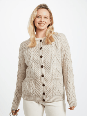 beige_handknit_204138b5-755e-45ac-9114-d50e38ea1c70.png