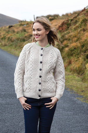 beige_handknit_ladies_3_86015fb1-deb5-4e4c-bfd3-501f6c76a33d.jpg