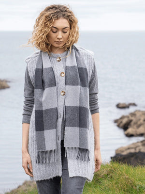 block_scarf_8039b263-5a3a-4611-8879-6017973b4975.jpg