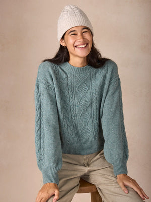 c314_eva_cable_crew_neck_in_ocean_mist_small_and_c325_elio_cable_hat_in_chalkstone_3.jpg