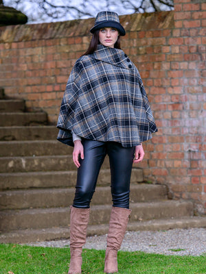 clodagh_poncho_21_eaffdc3d-7c7f-4050-97ef-df608eaeee08.jpg