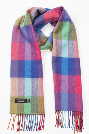 colourful_scarf_3fb3f785-7b3f-4c11-88d0-48b91554ec50.jpg