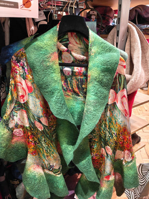 green_shawl_718a791b-34cb-4c0c-9cb0-5017a9734ad4.jpg