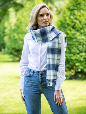 lambswool_blue_and_white_scarf_e8c66787-d2aa-4146-835a-948bc6fdeae3.jpg