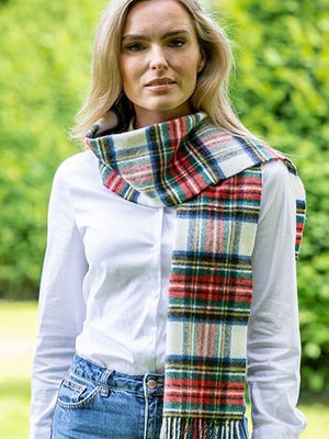 lambswool_scarf_white_tartan_1_4e1f611b-3e94-4e20-ba43-81b65cf8e624.jpg