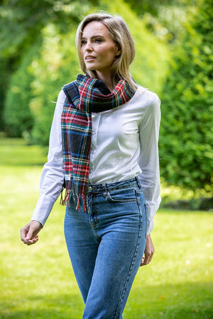 lambswool_tartan_scarf_irish_6a47f975-5474-4cb0-b691-7011dfc0e67e.jpg