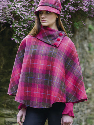 mucros-weavers-poncho-223-687x1030_f25cbf42-b99f-4a8f-82d4-92c0677972fc.jpg