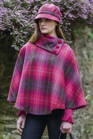 mucros-weavers-poncho-223-687x1030_f25cbf42-b99f-4a8f-82d4-92c0677972fc.jpg