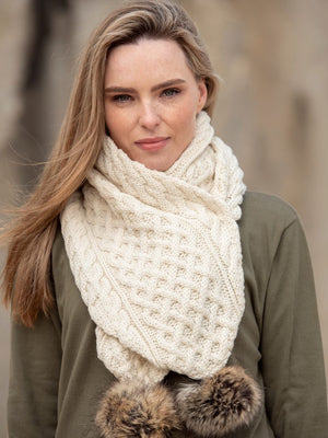 natural_pom_pom_scarf_1_69944b13-3bf8-44bf-b948-8520ff97368e.jpg