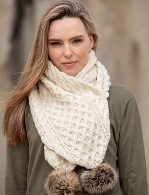 natural_pom_pom_scarf_1_69944b13-3bf8-44bf-b948-8520ff97368e.jpg
