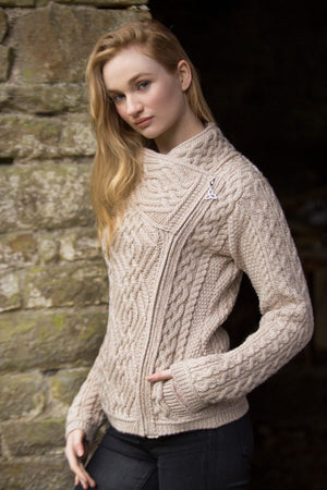 parnsip_cable_knit_cardigan_ladies_1_5_6243c447-55a3-4837-a561-dea4041b2455.jpg