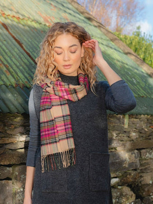 pink_merino_scarf_dbbe1f45-d114-40b0-8b8b-36c3907735ae.jpg