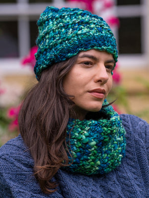 teal_scarf_and_hat_0edd3dda-d2fe-487f-8813-87739410ba58.jpg