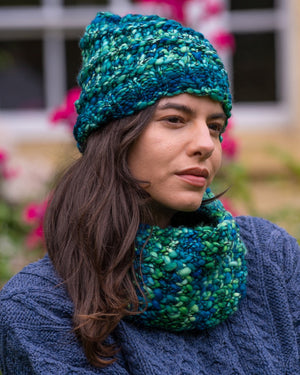 teal_scarf_and_hat_0edd3dda-d2fe-487f-8813-87739410ba58.jpg