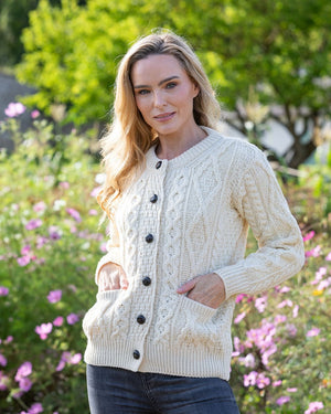 wool_cropped_cardigan_natural_51c94fe1-bc21-4de1-8ca6-3acb07be6352.jpg