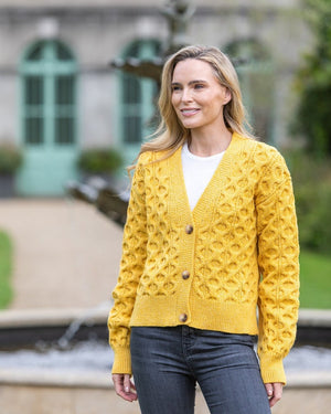 yellow_cropped_women_5_7fd57062-3e71-475b-bdaf-59d4ff63e735.jpg