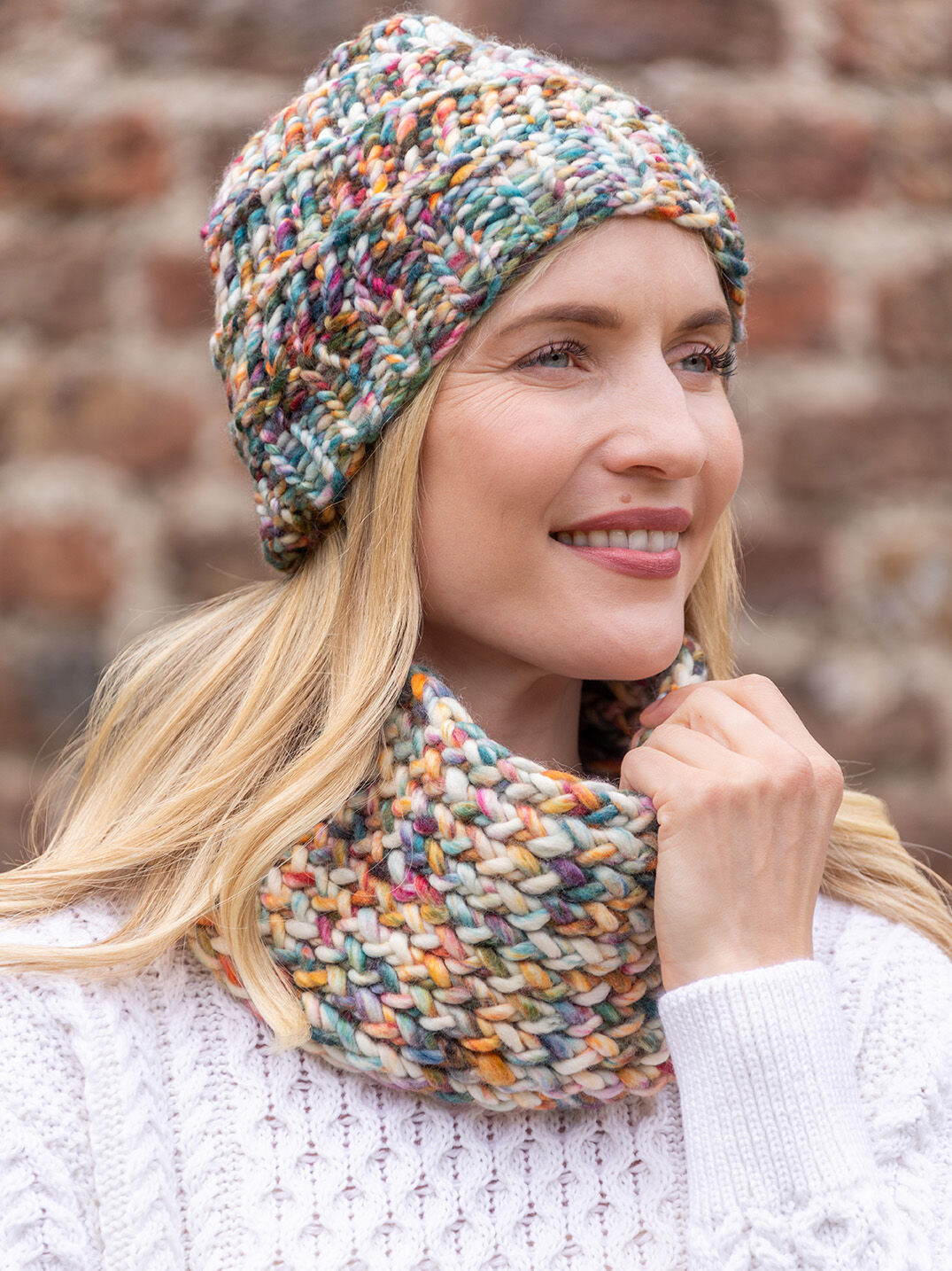 Handmade ladies cap and scarf set 2024 in beautiful warm colors, merino set