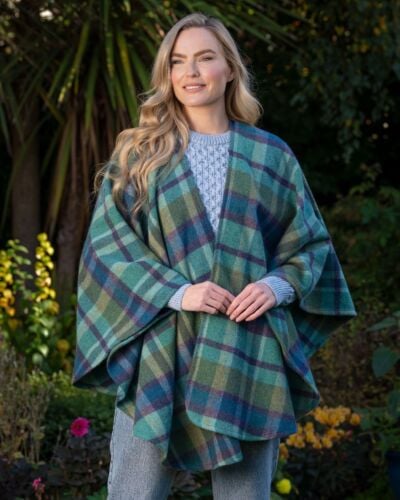 100% Lambswool Cape - Sue 624