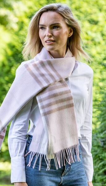 100% Merino Wool Scarf Delicate Pink